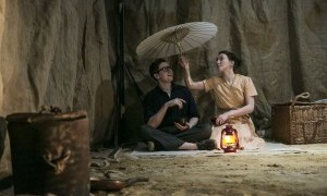 Woman-in-the-Dunes-300x200